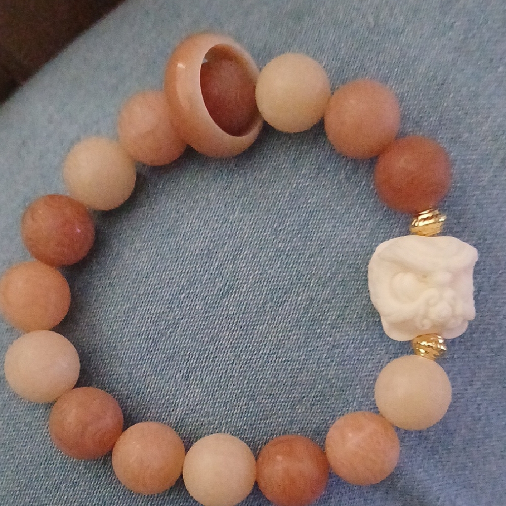 Elegant Bodhi Beaded Bracelet with Carved Accent